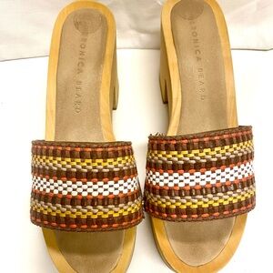 Veronica Beard Clog sandals in size 6.